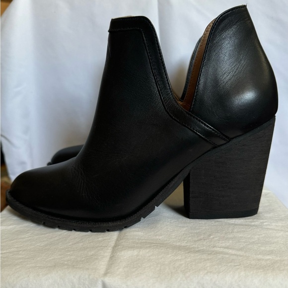 Brand New Black Leather Cut-Out heeled boots - Size 37 - Picture 4 of 9